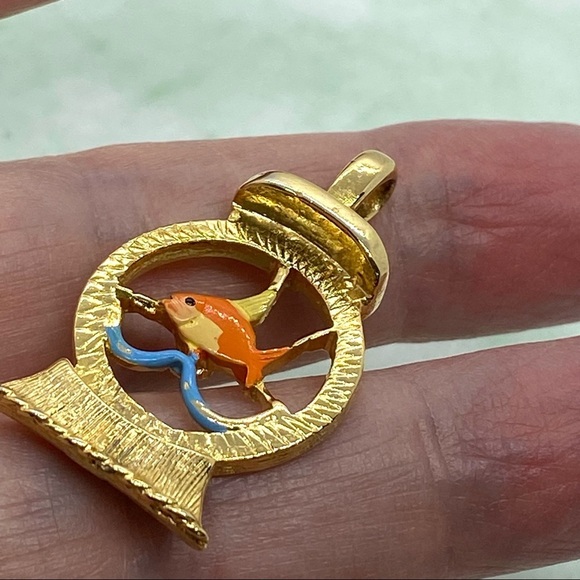 GOLD CROWN INC Fish Pendant - Picture 3 of 6
